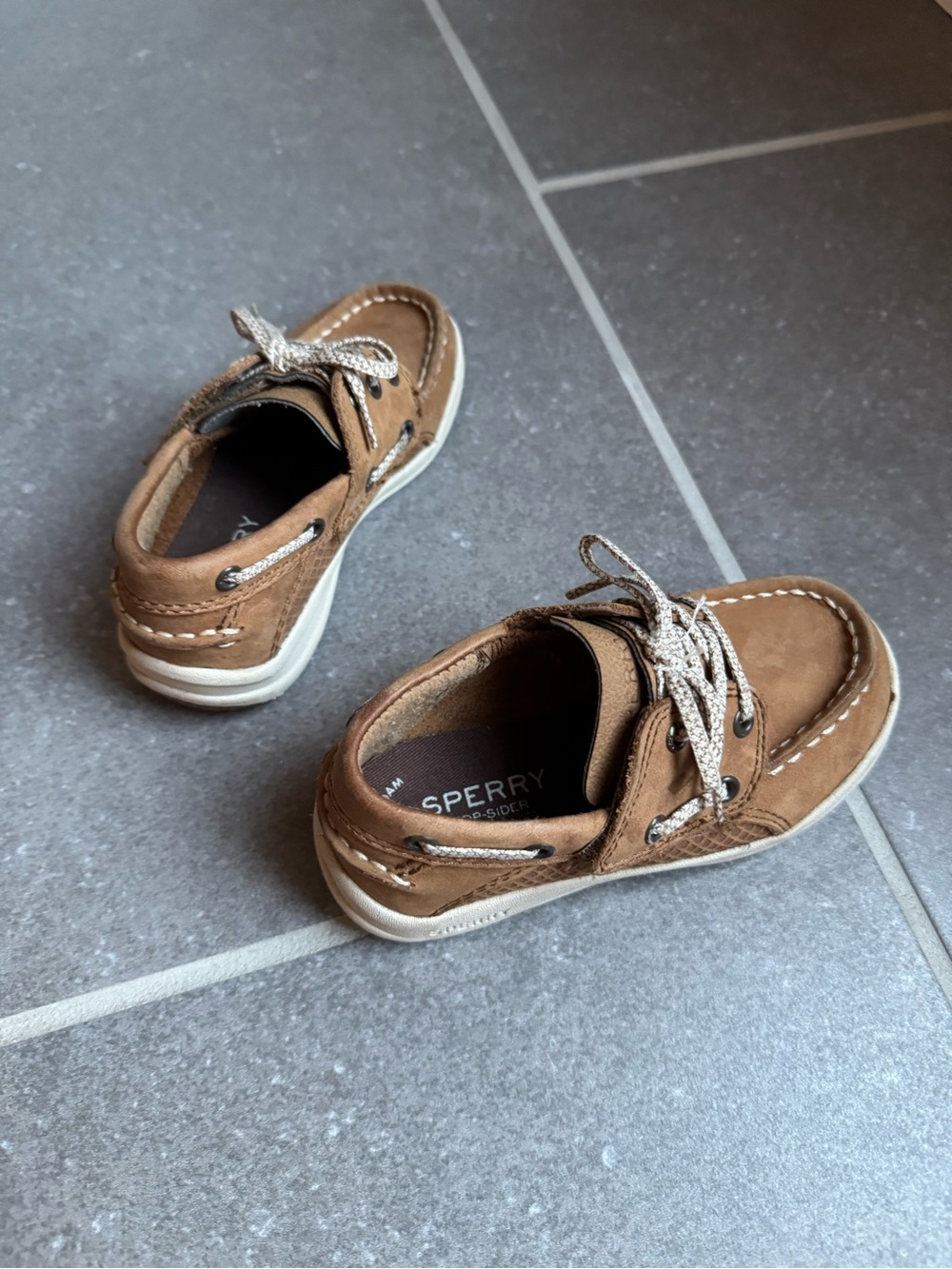 Sperry Kids Gamefish Jr Brown Boat Shoes with White Trim - Picture 3 of 5
